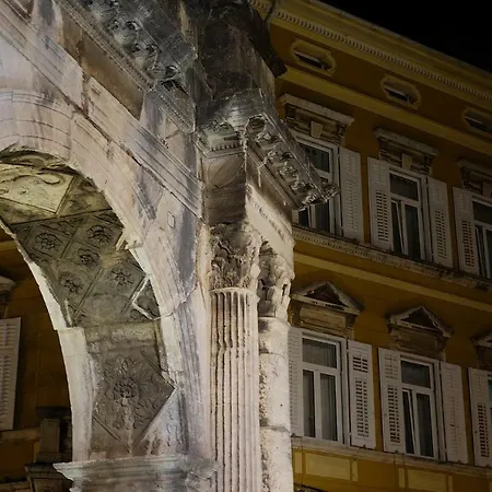 Teslina Pula