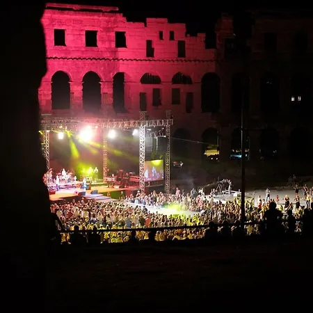 Teslina Hébergement de vacances Pula